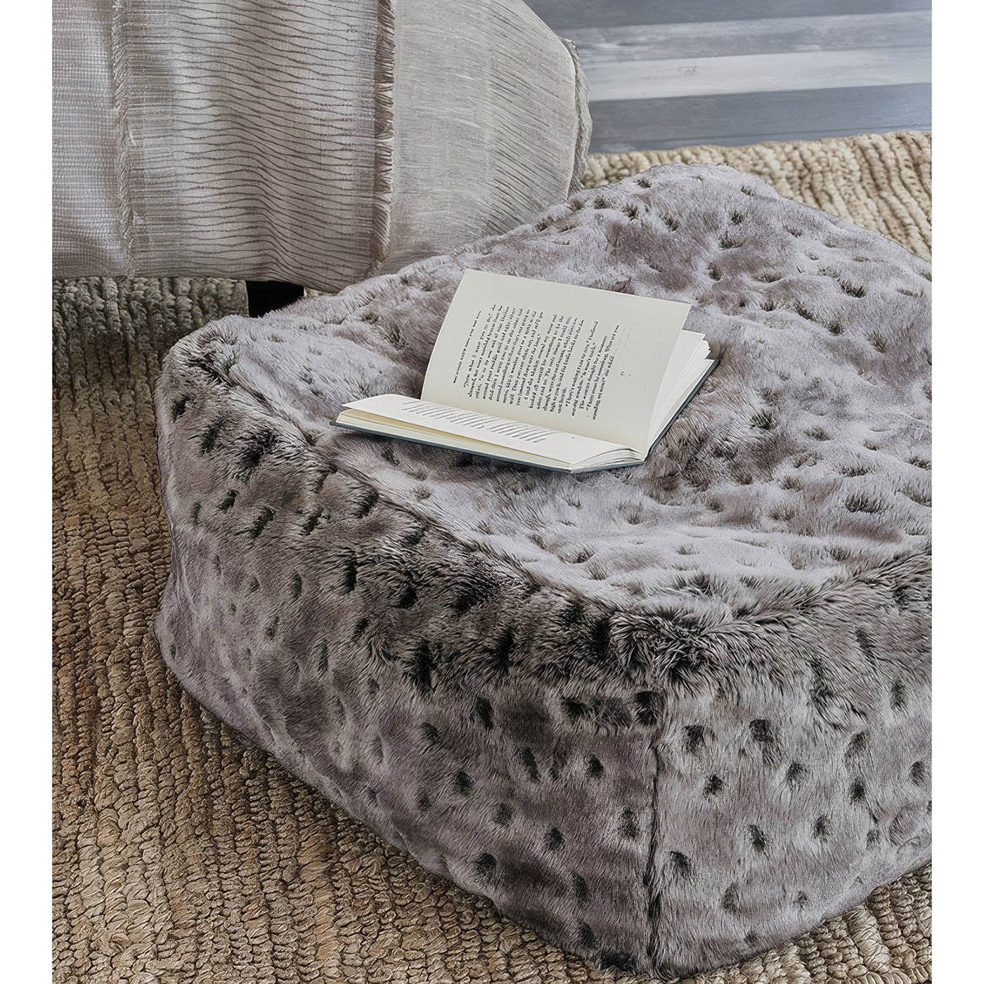 Pouf en fausse fourrure Arctic Lynx