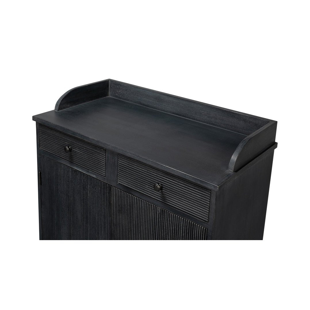 Armoire en pin noir récupéré
