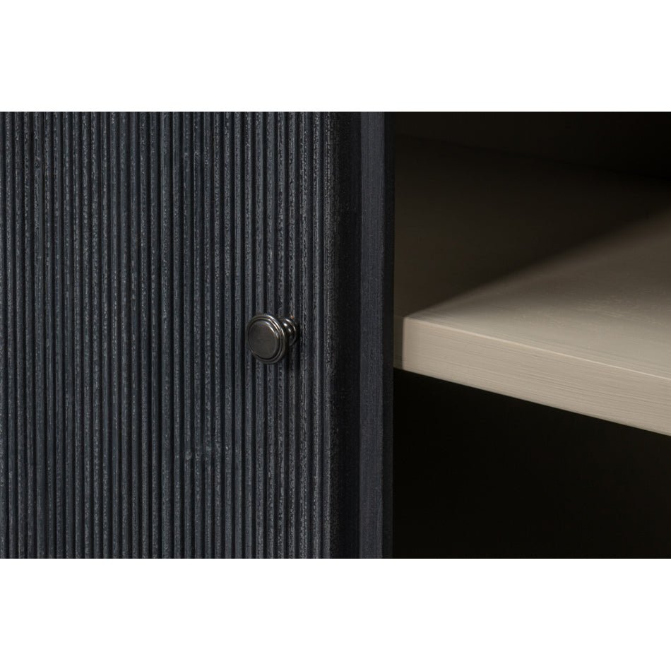 Armoire en pin noir récupéré
