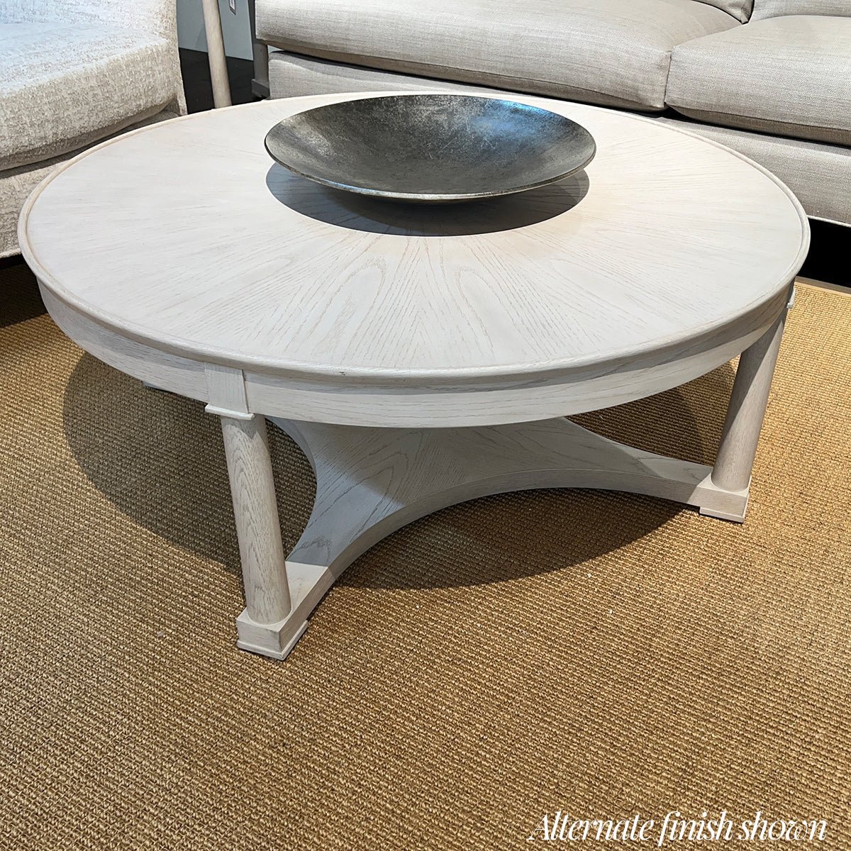 Table basse ronde en chêne brun