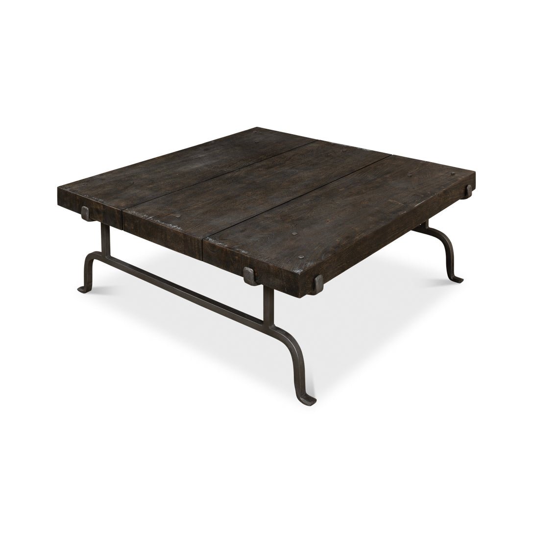 Table basse rustique carrée foncée