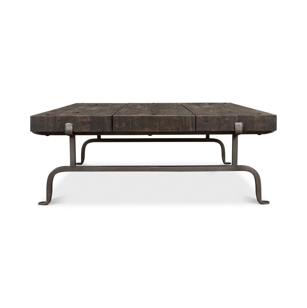 Table basse rustique carrée foncée