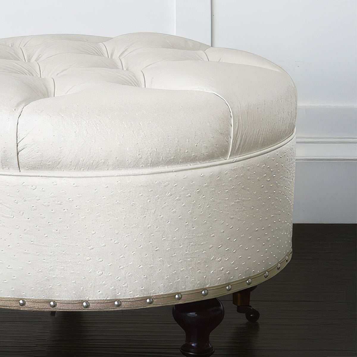 Pouf en similicuir d'autruche