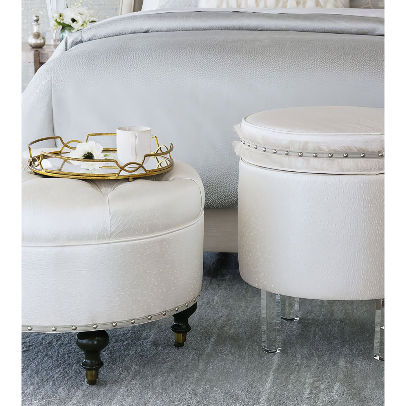 Pouf en similicuir d'autruche