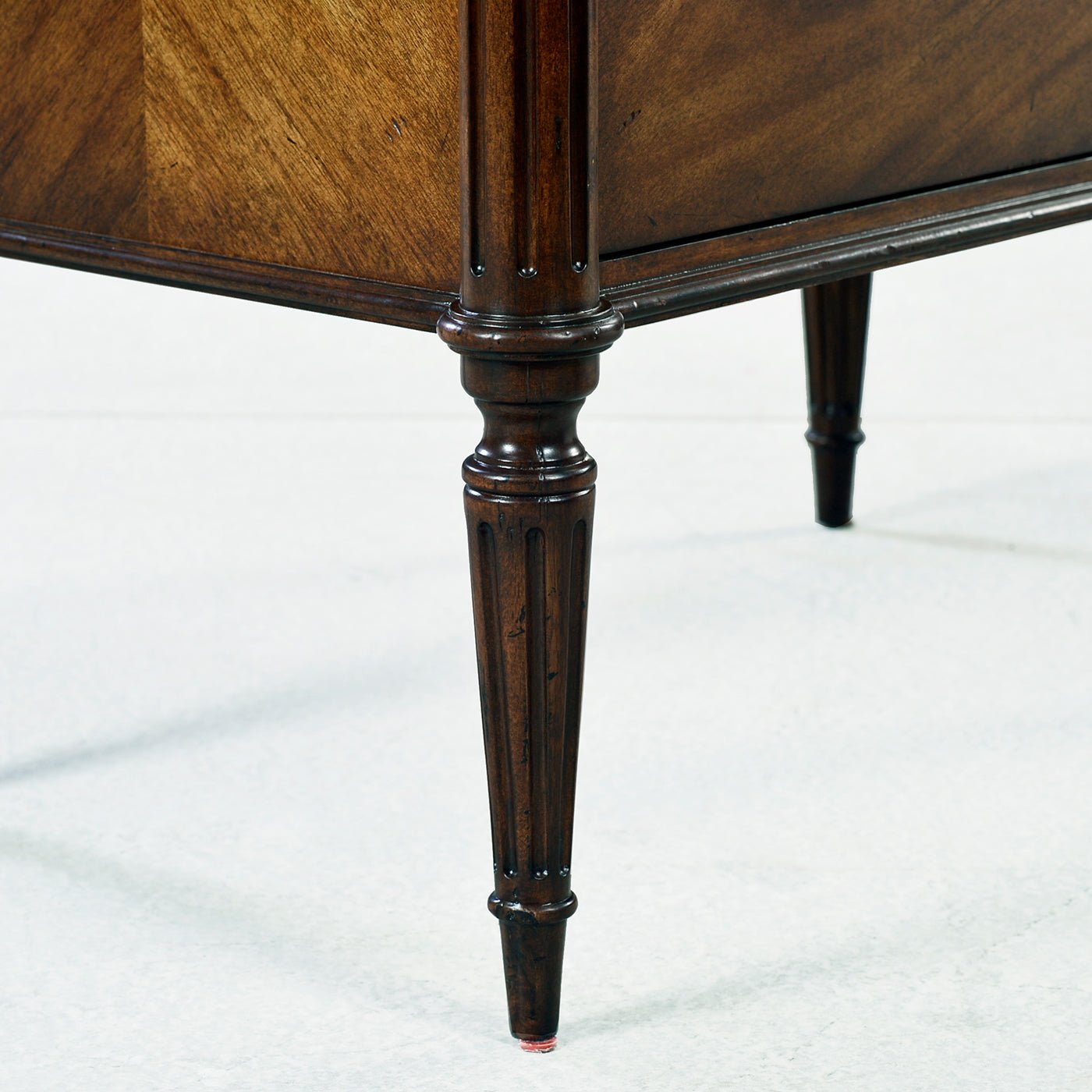Table de chevet française Louis XVI