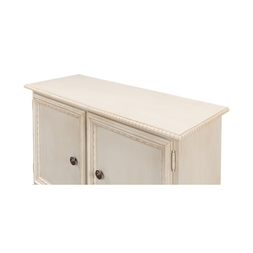 Meuble d'appoint peint de style provincial français