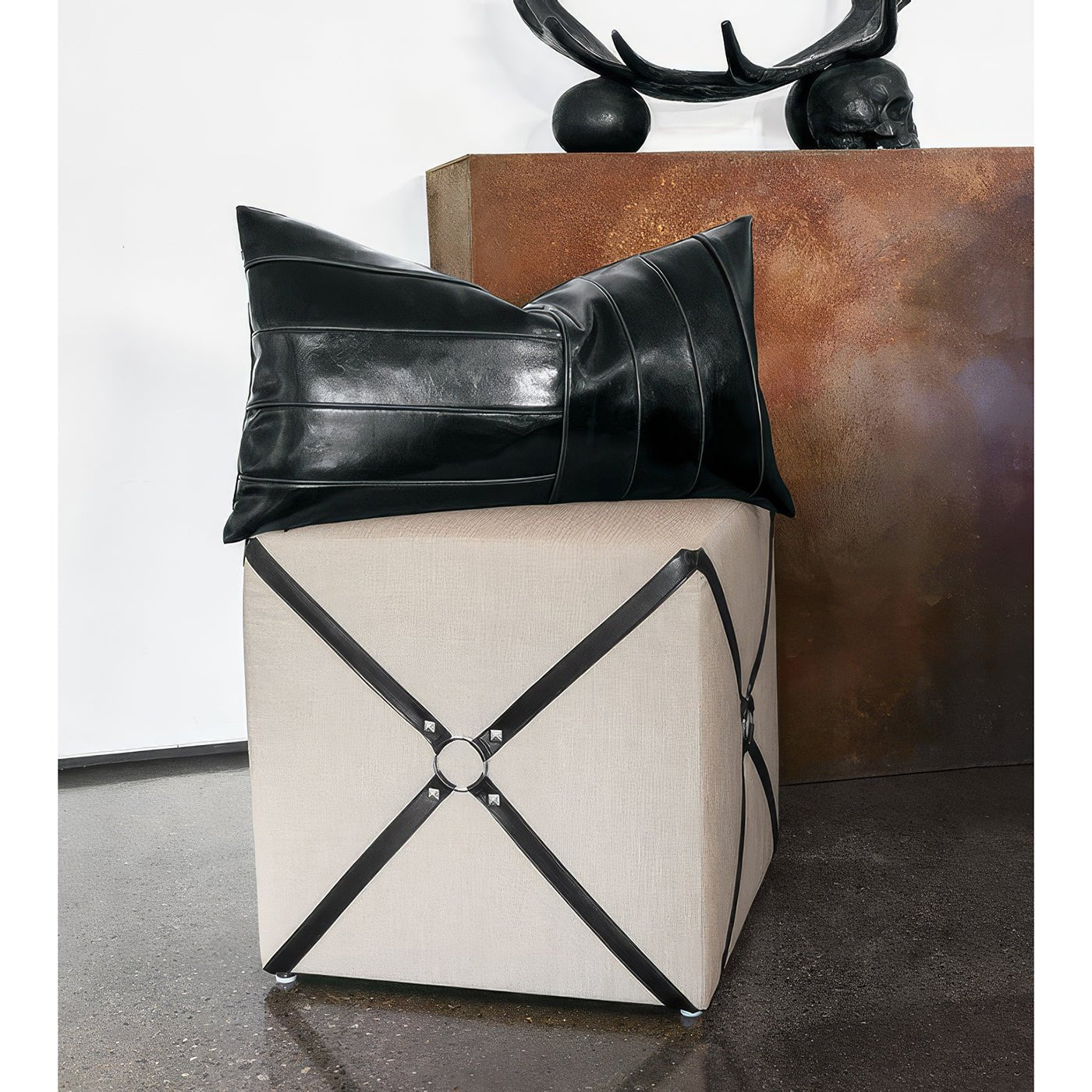 Pouf cube harnais