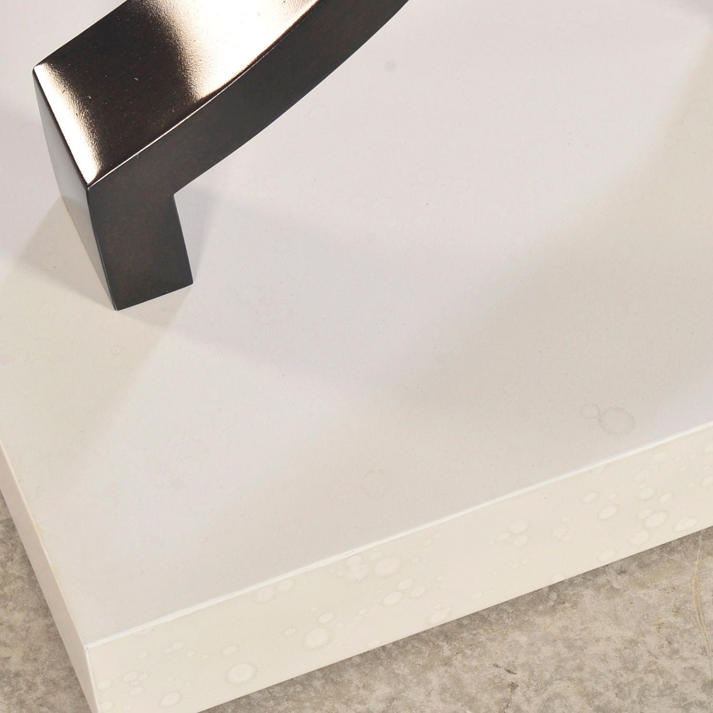 Table console moderne avec plateau en verre
