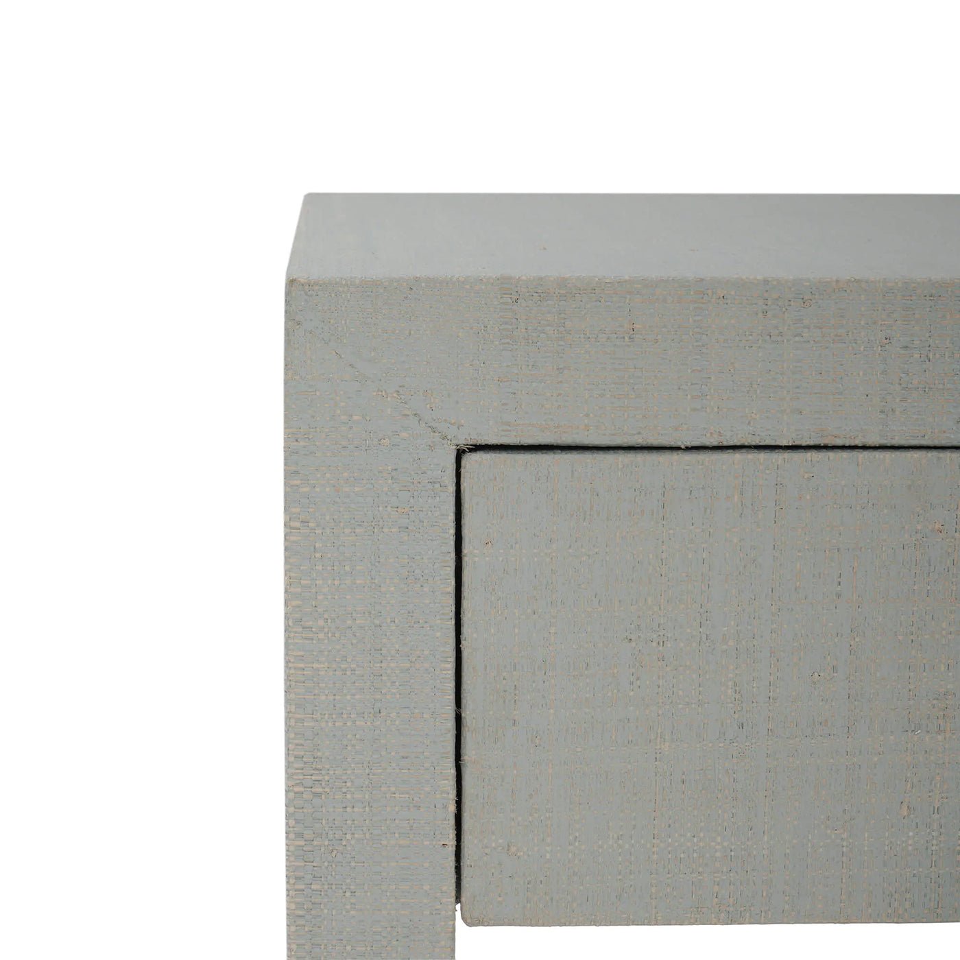 Table de chevet enveloppée de raphia bleu pâle