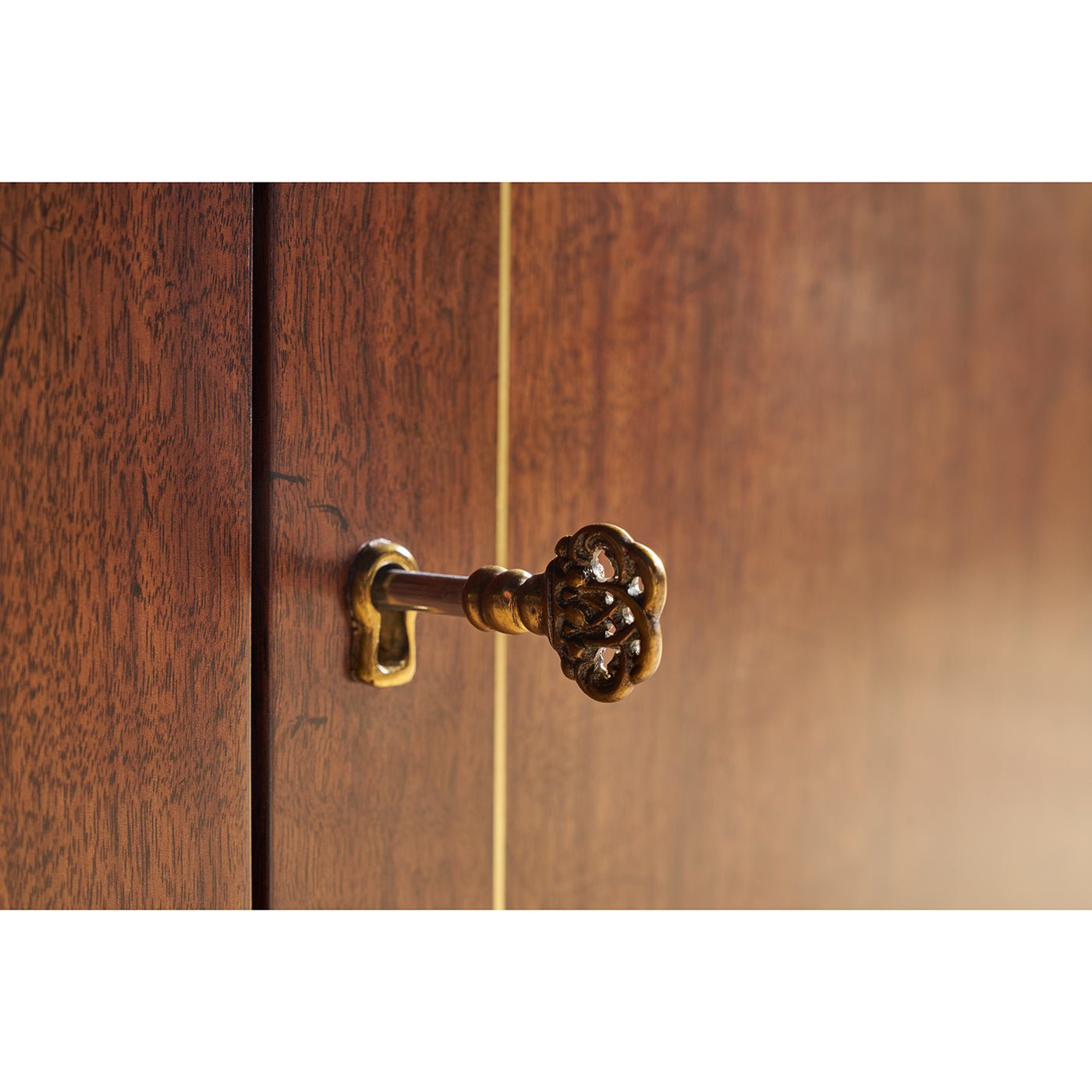 Armoire à deux portes de style Régence