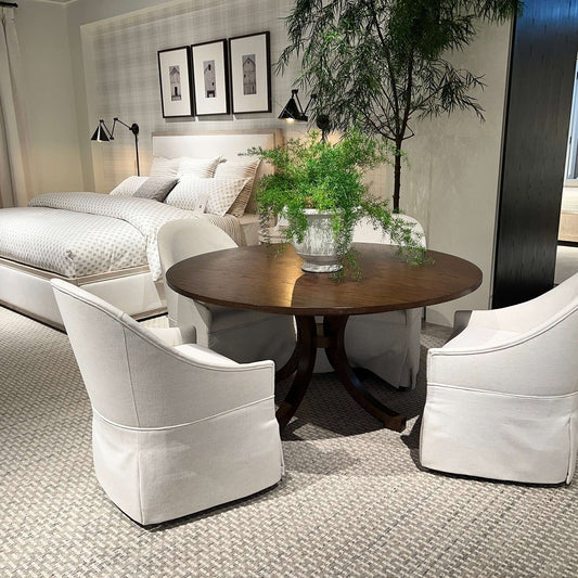 Table à manger ronde en chêne de style côtier