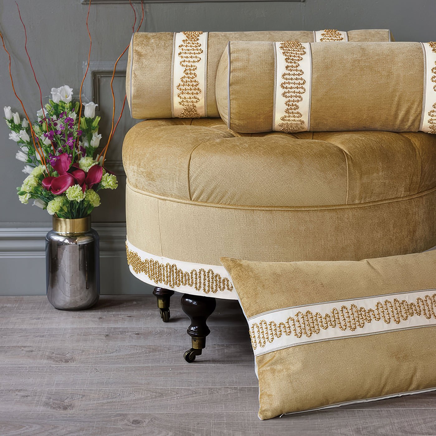 Pouf rond en velours capitonné