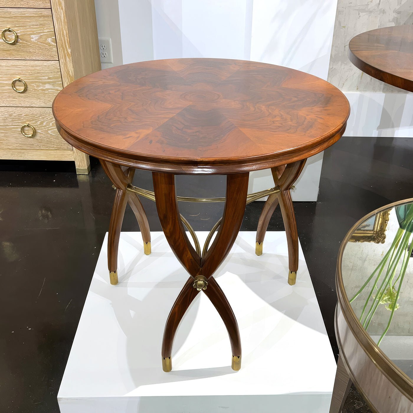 Table d'appoint ronde Art déco en noyer