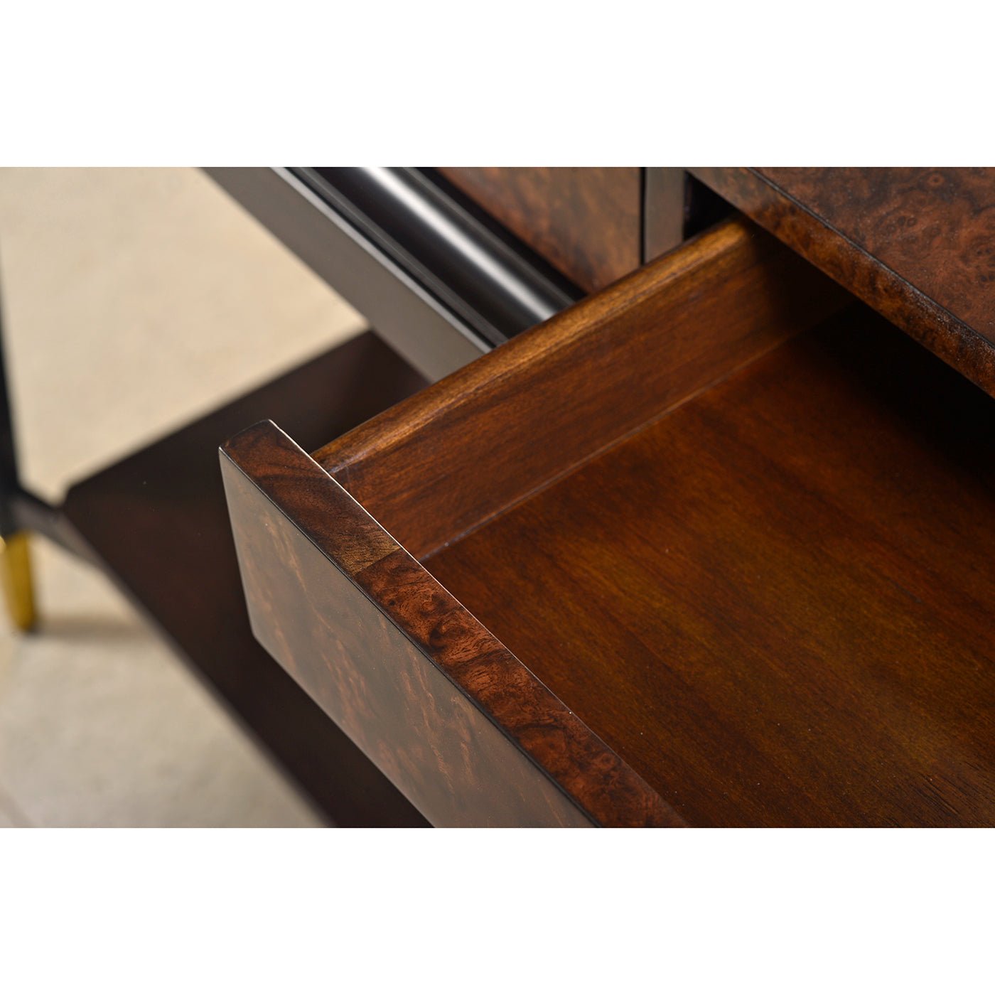 Table basse Art déco en ronce de noyer