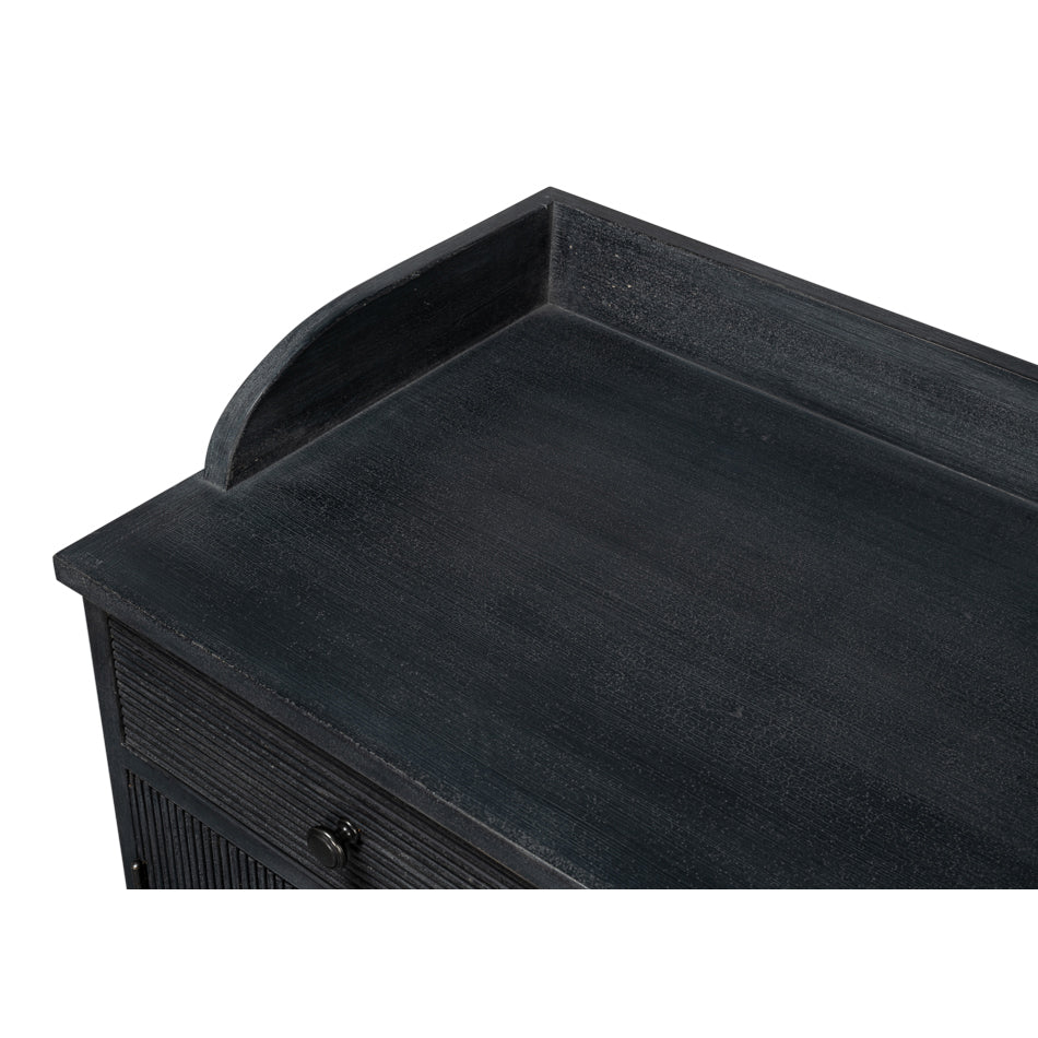 Armoire en pin noir récupéré