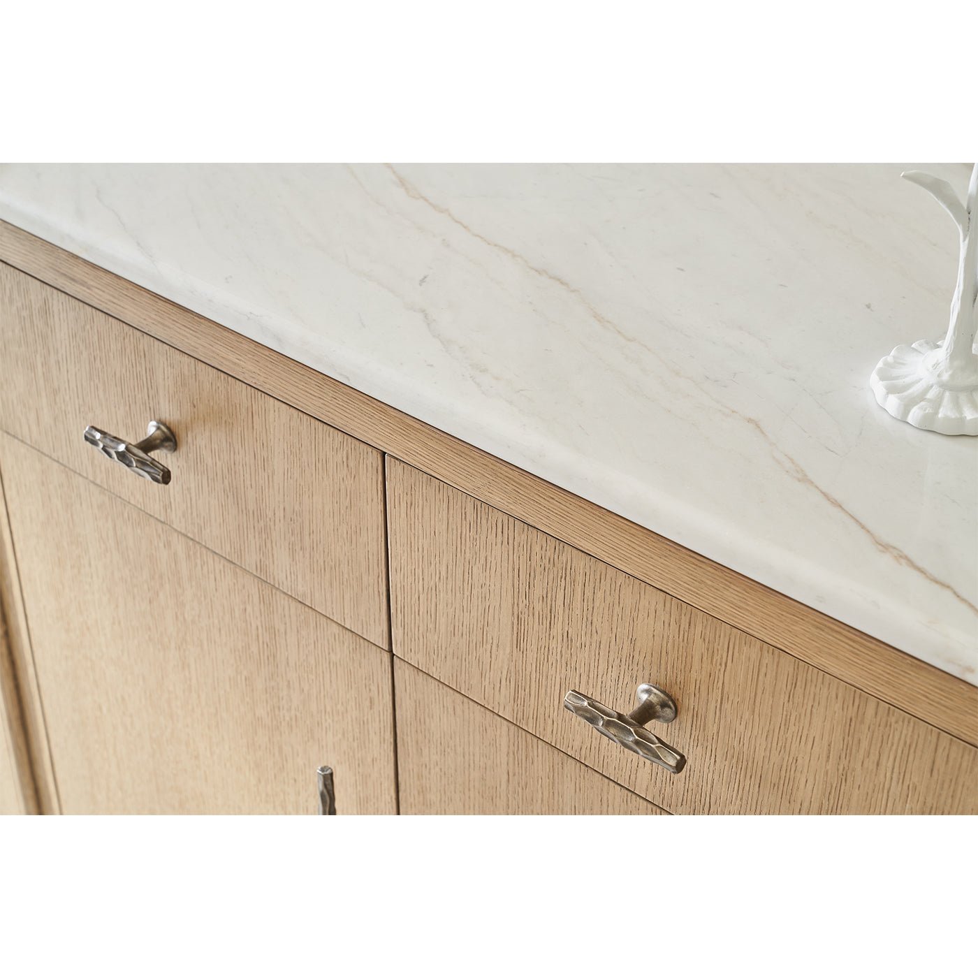 Buffet moderne organique en bois blond
