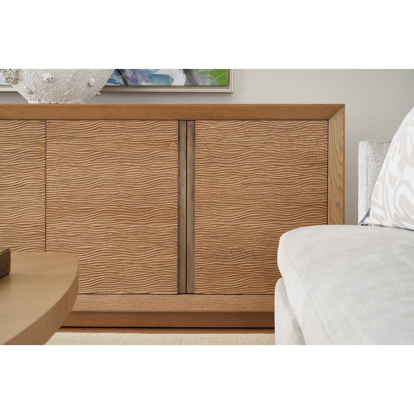 Meuble multimédia moderne et organique en bois blond