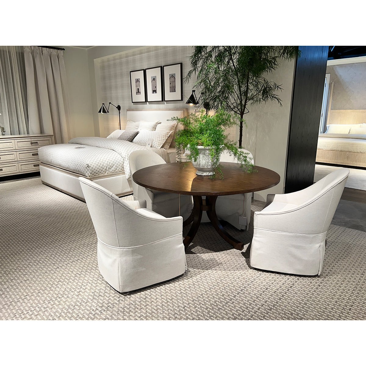 Chaise de salle à manger classique à jupe