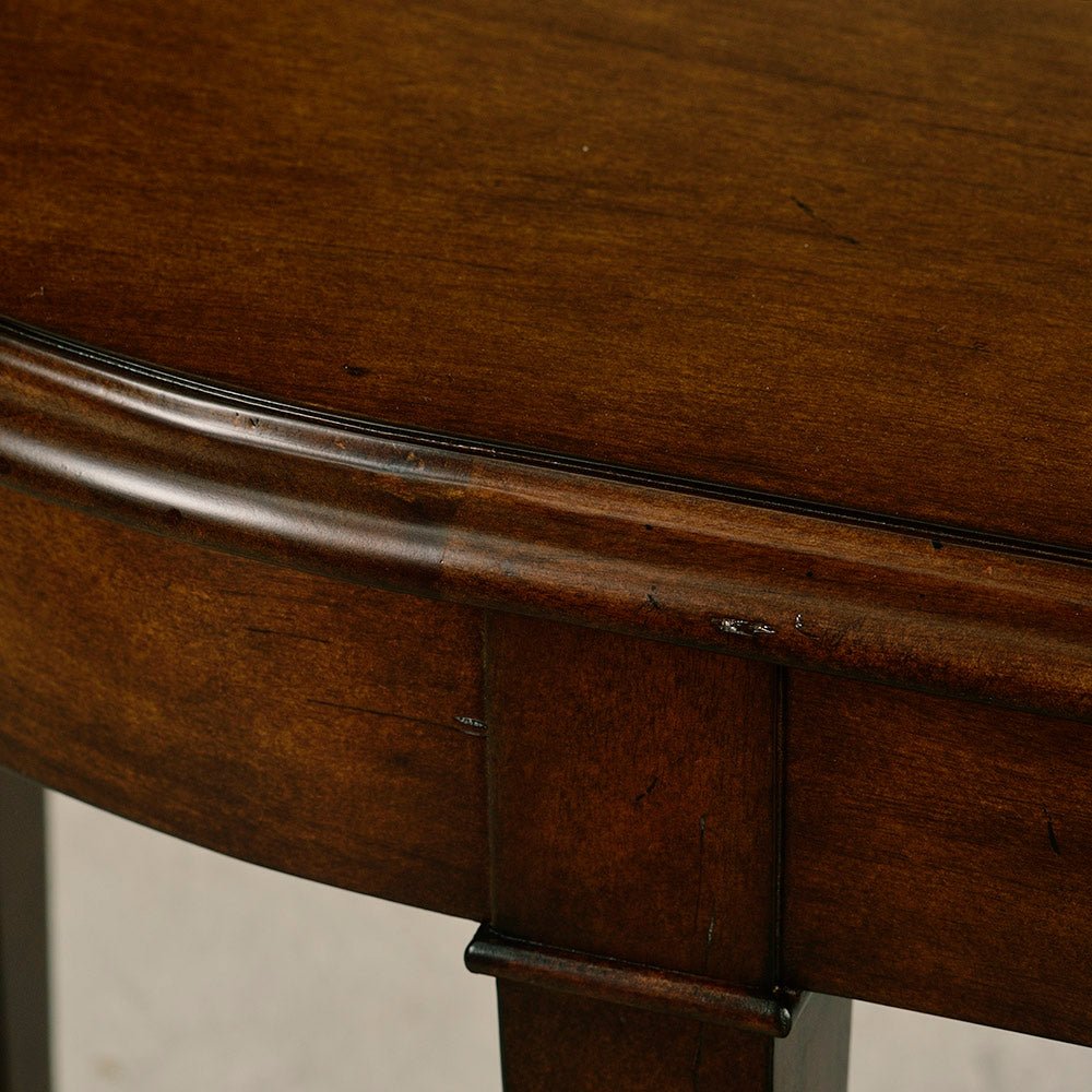 Console traditionnelle en bois foncé