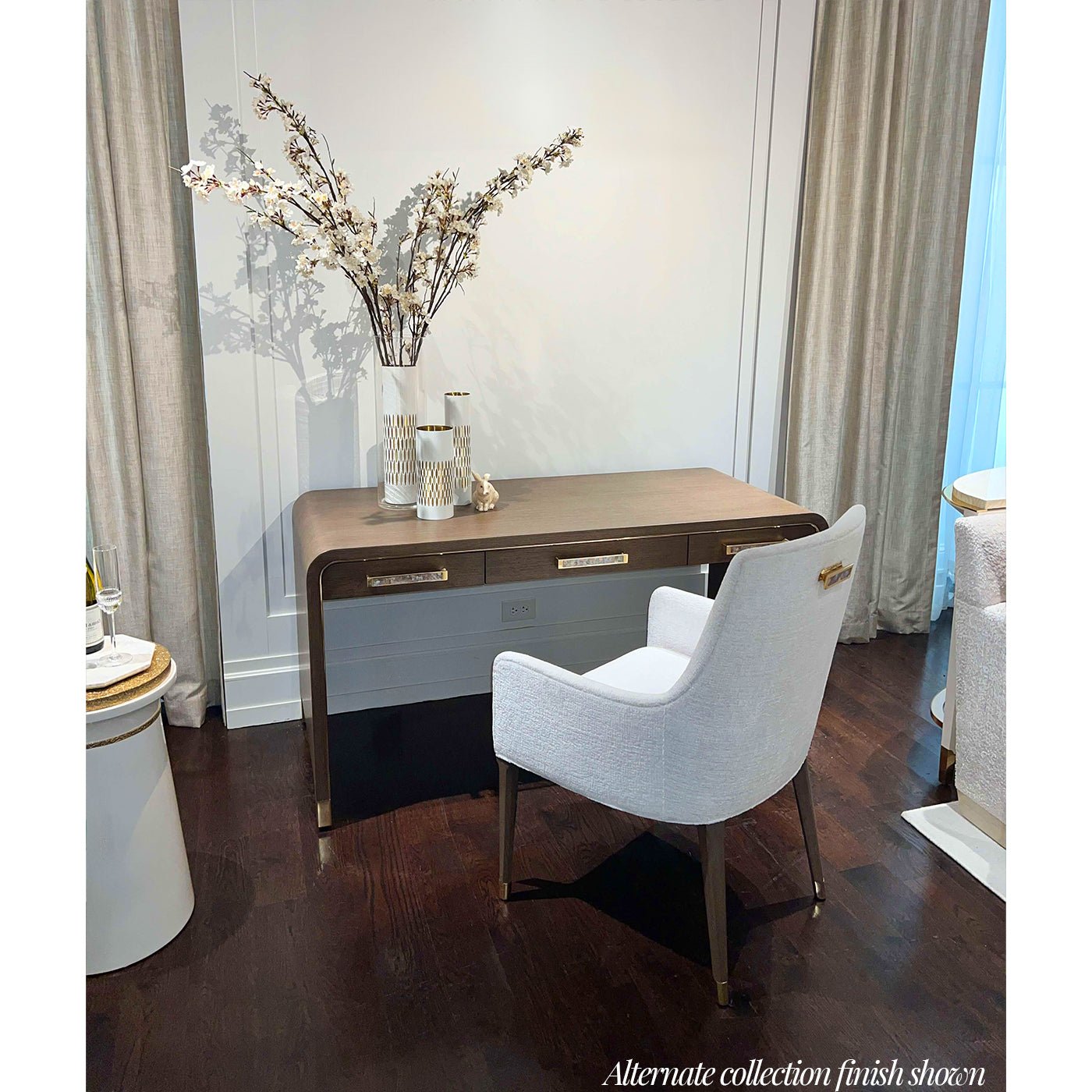 Bureau Hollywood Regency léger