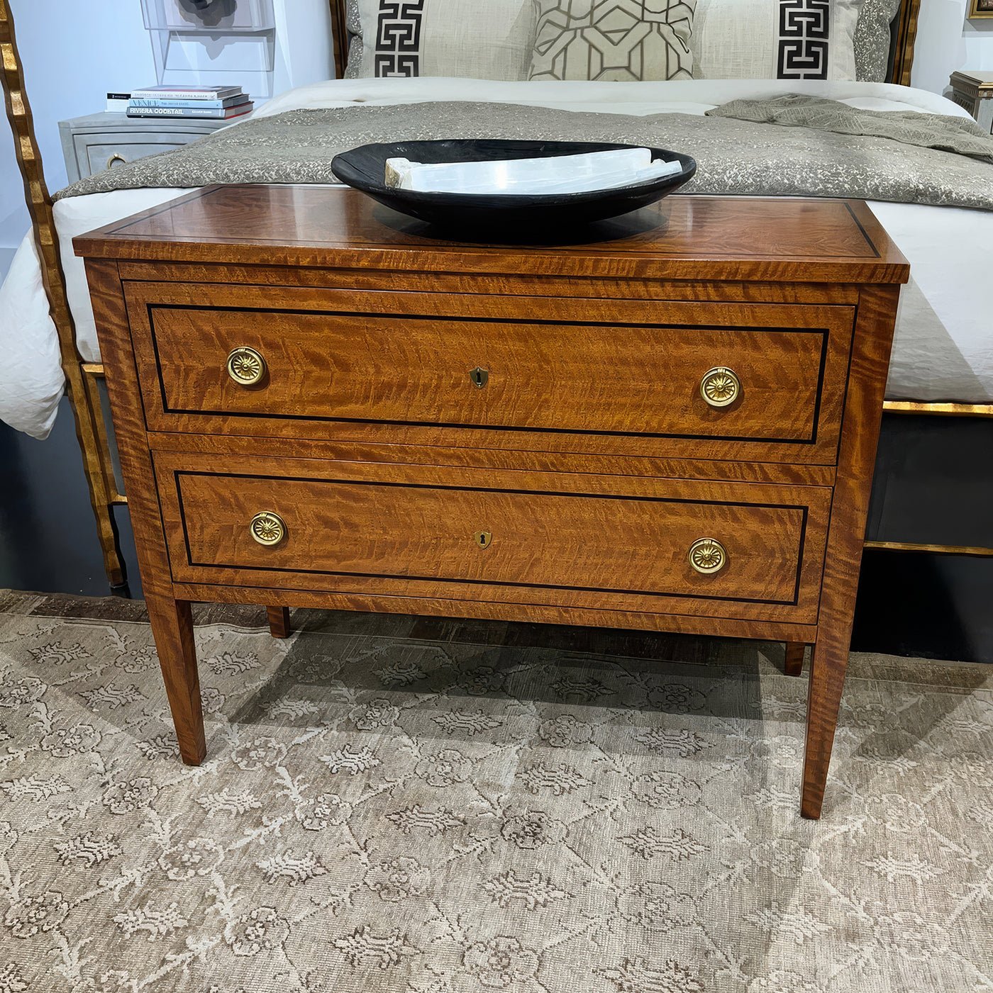 Northern European Style Commode