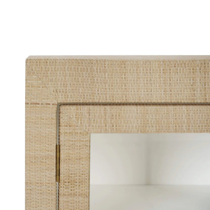 Petite armoire enveloppée de rotin