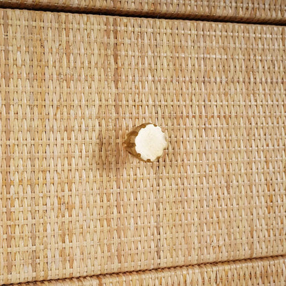 Armoire haute recouverte de rotin