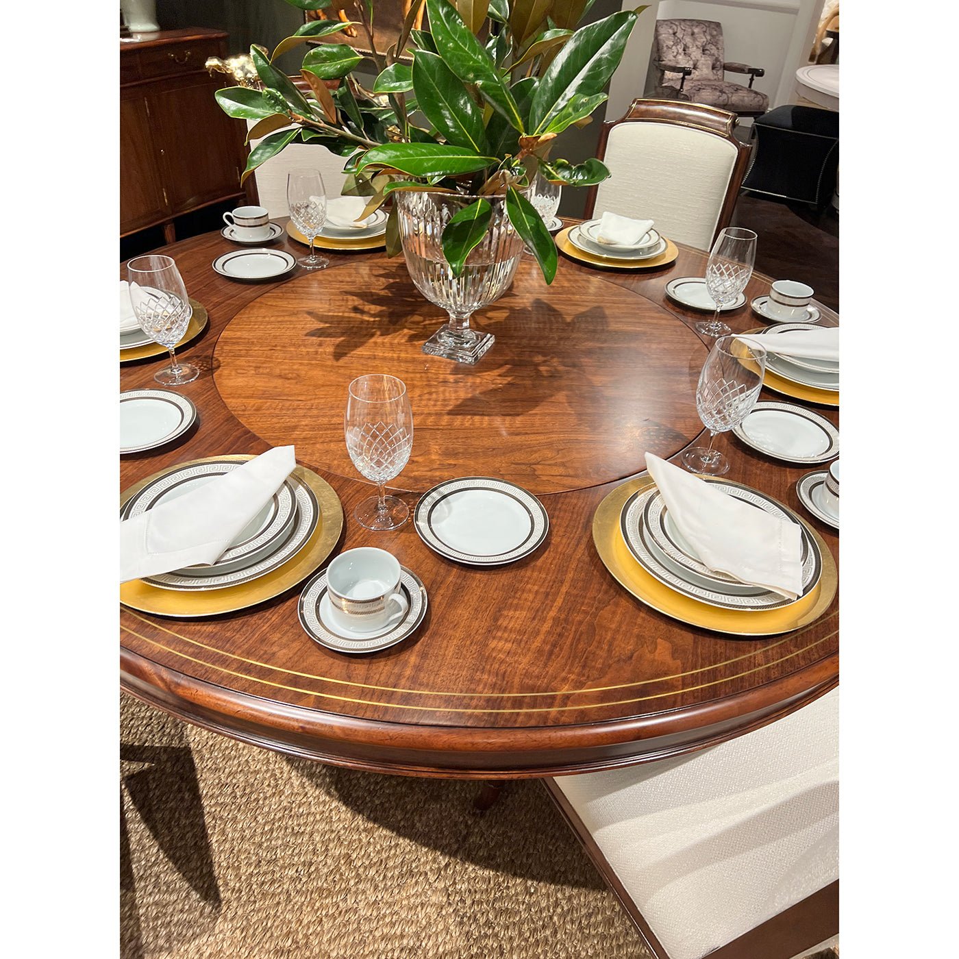Table à manger ronde de style Régence de 72 pouces