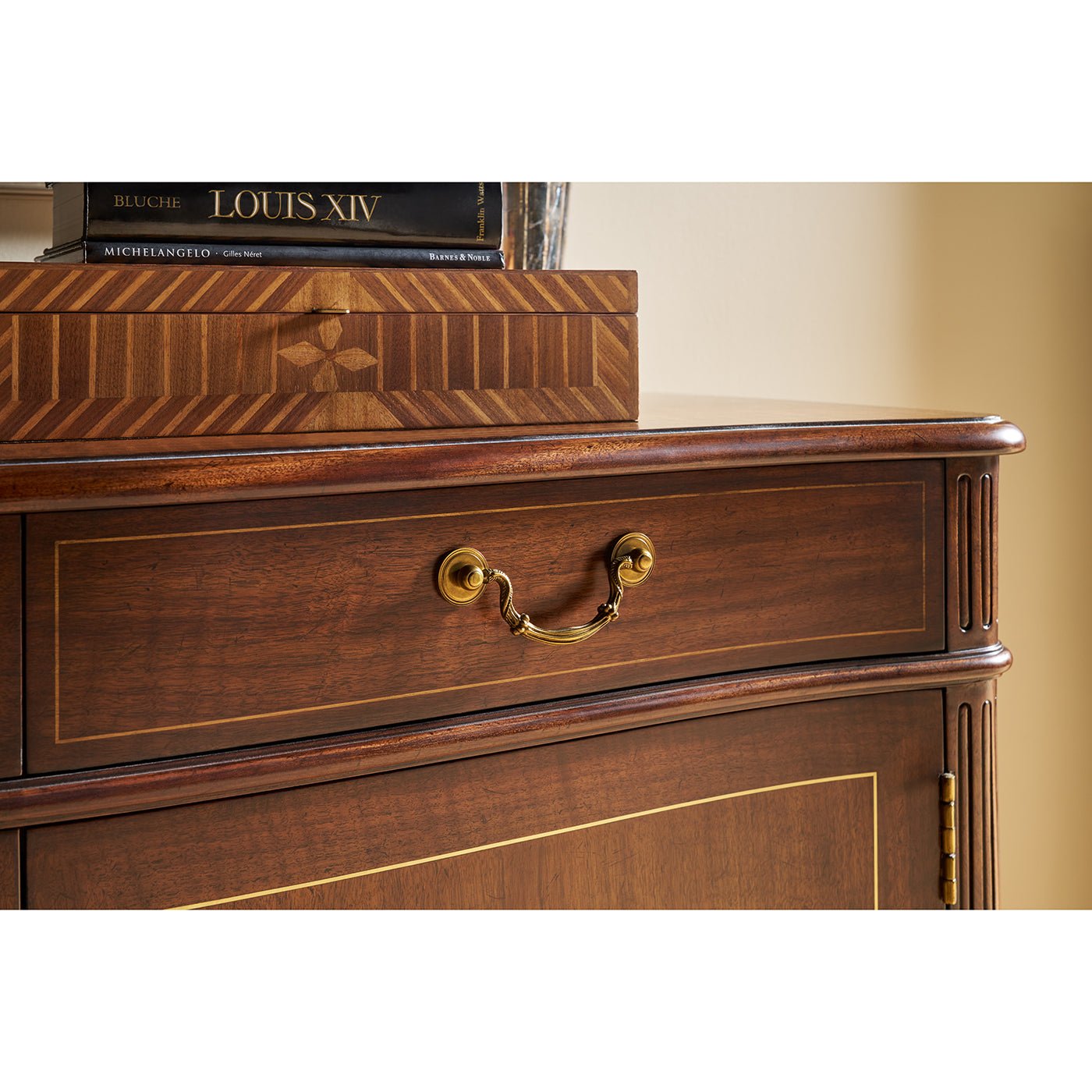 Armoire à deux portes de style Régence