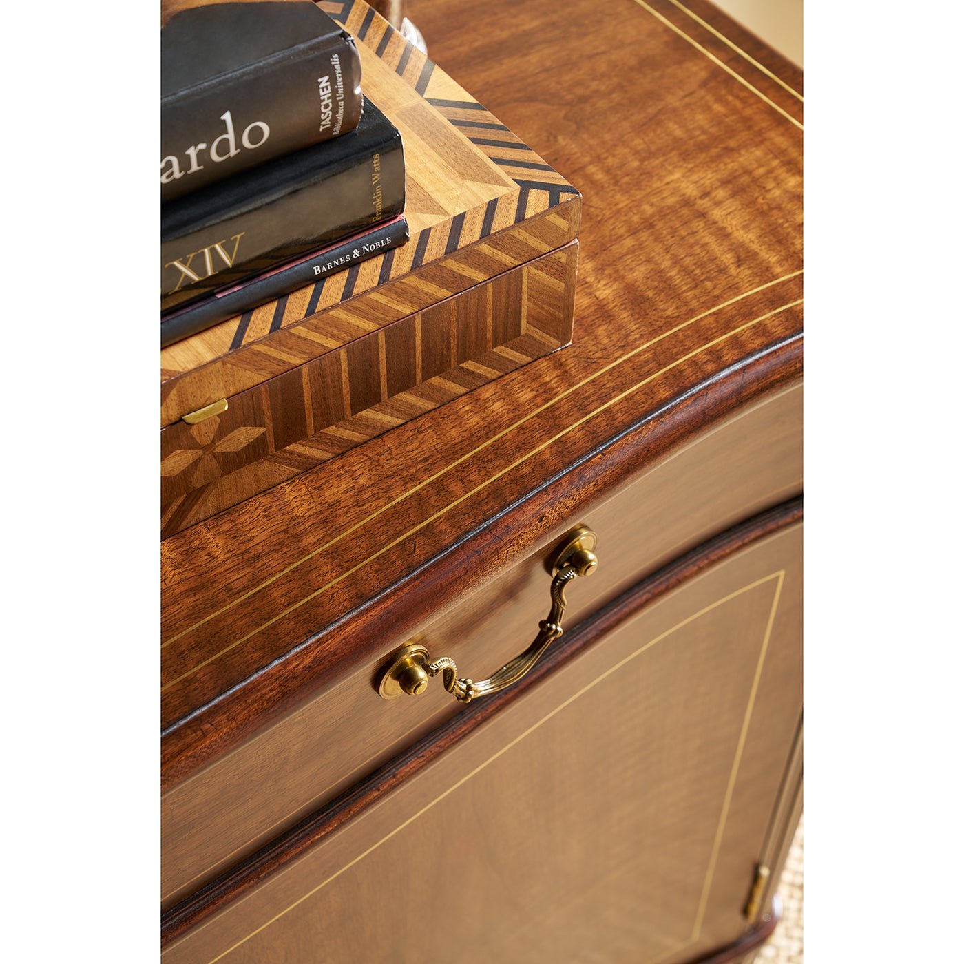 Armoire à deux portes de style Régence