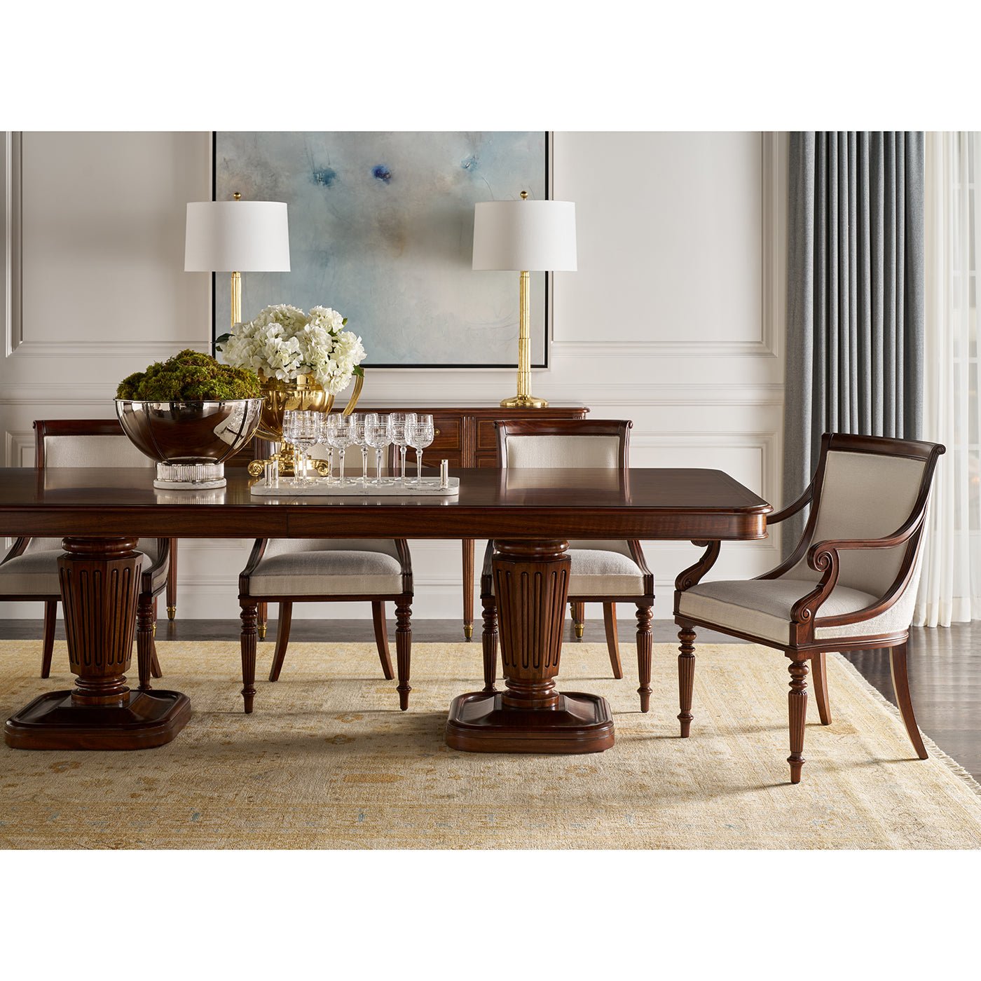 Table à manger en noyer de style Régence