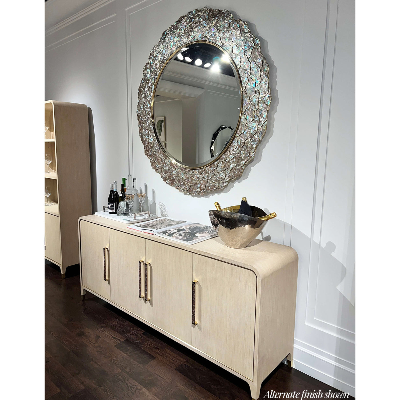 Buffet buffet Hollywood Regency sombre